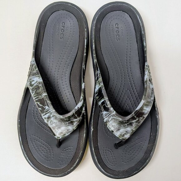 Crocs Men's Swiftwater Mossy Oak Elements Wave Flip Flops in Black Camo - Picture 4 of 16